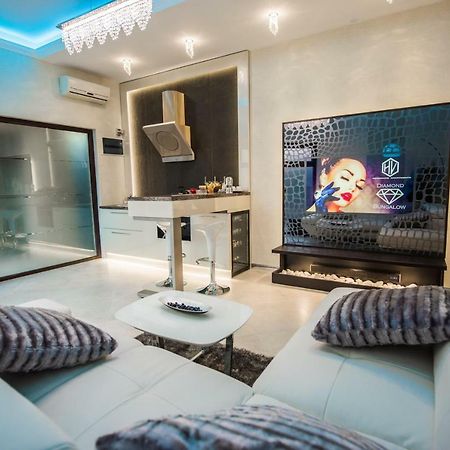 H & V Residence - Diamond Bungalow Apartment Арад Екстериор снимка