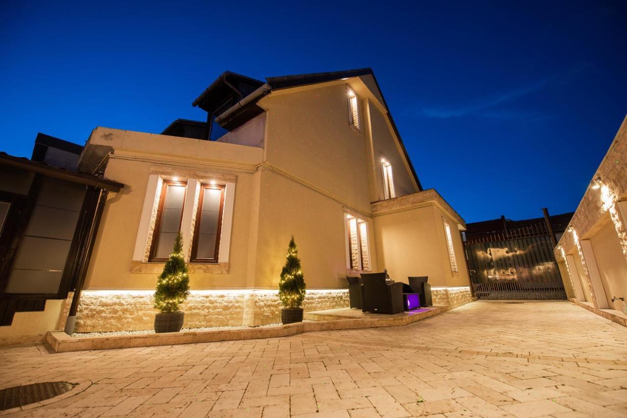 H & V Residence - Diamond Bungalow Apartment Арад Екстериор снимка