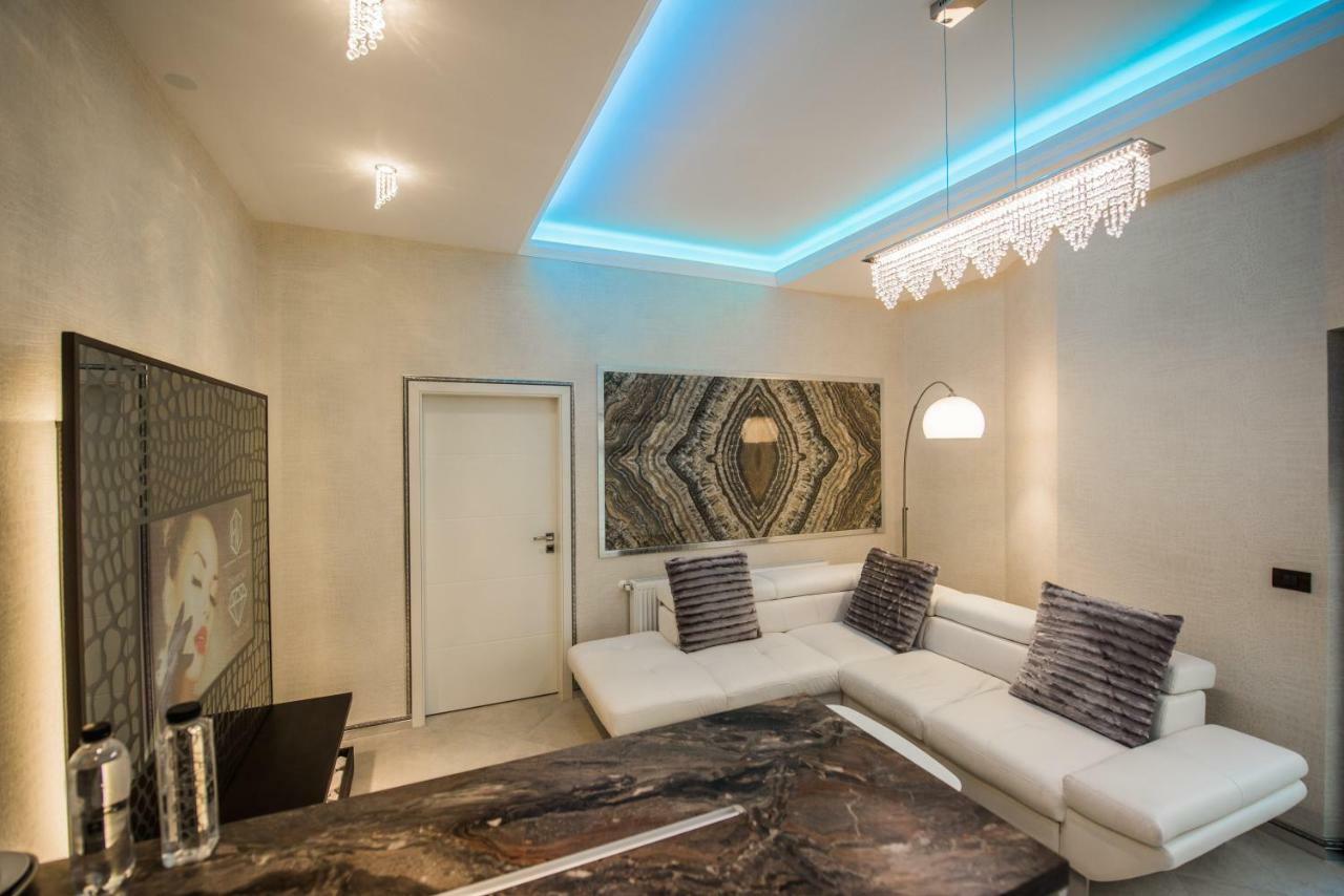 H & V Residence - Diamond Bungalow Apartment Арад Екстериор снимка