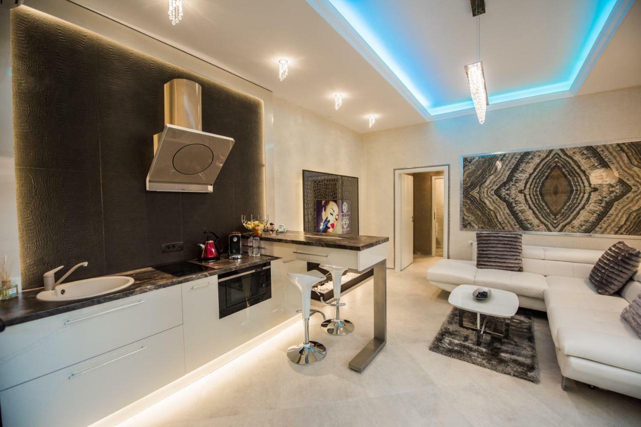 H & V Residence - Diamond Bungalow Apartment Арад Екстериор снимка
