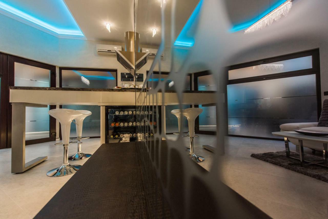 H & V Residence - Diamond Bungalow Apartment Арад Екстериор снимка