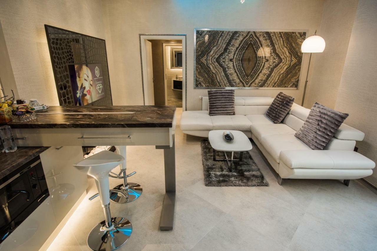 H & V Residence - Diamond Bungalow Apartment Арад Екстериор снимка
