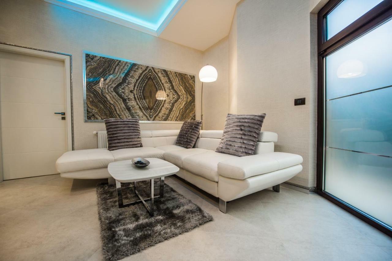 H & V Residence - Diamond Bungalow Apartment Арад Екстериор снимка