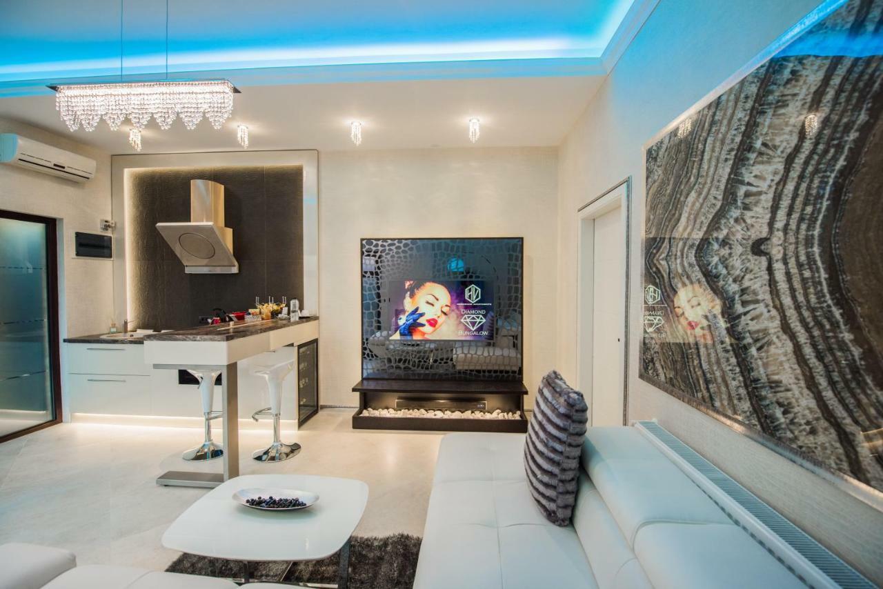 H & V Residence - Diamond Bungalow Apartment Арад Екстериор снимка